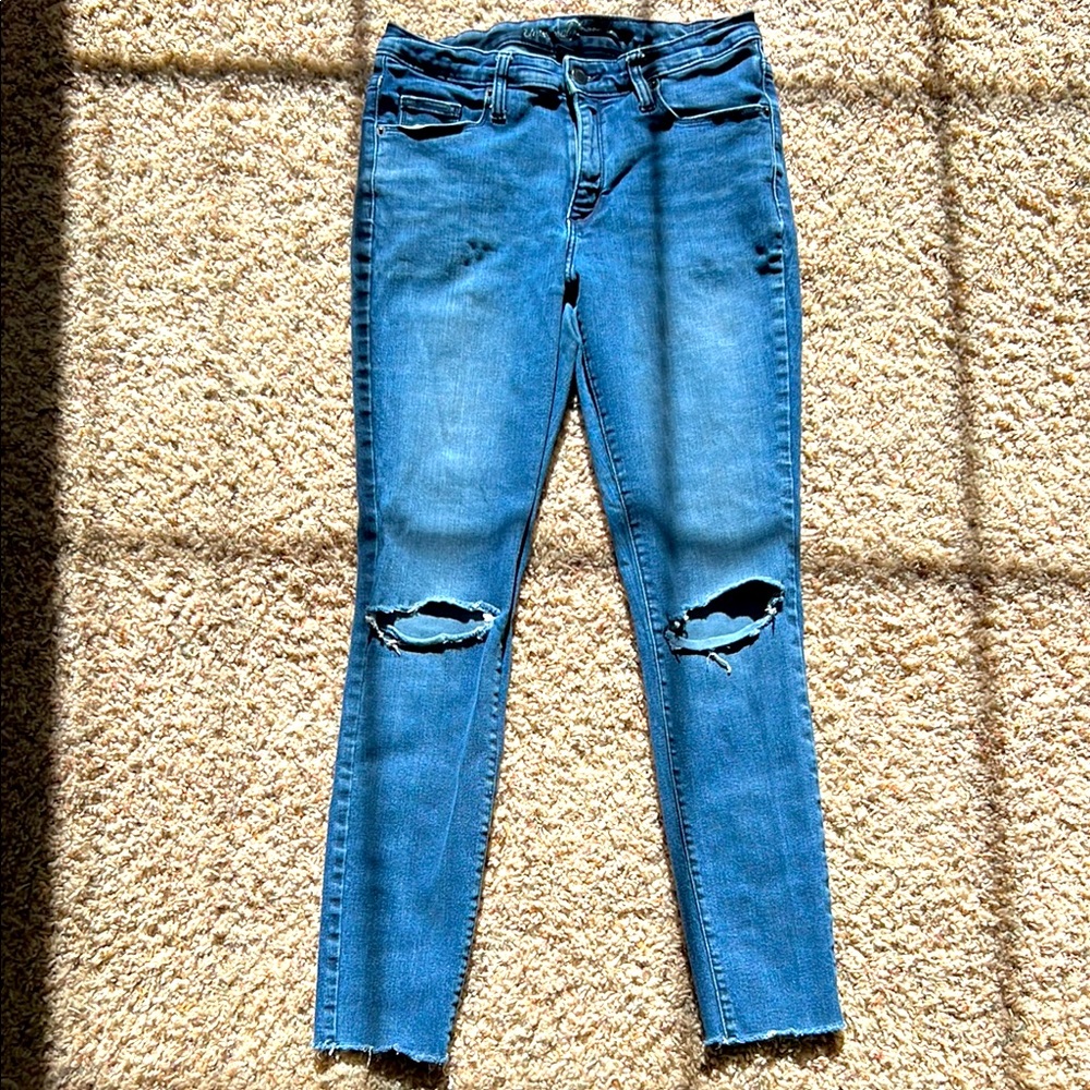 Universal Thread Blue Skinny Distressed Jeans